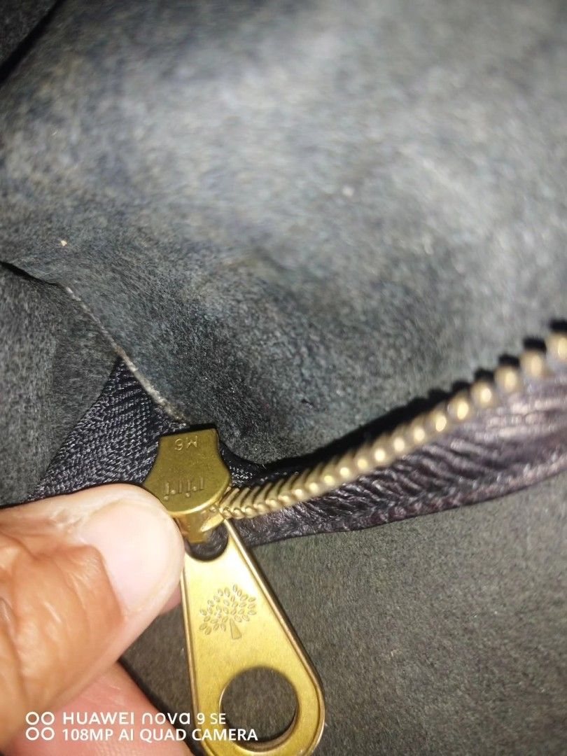 Mulberry Bayswater Black Leather Handbag (Category: Luxury Bags & Wallets) located in Cebu City. Submitted by tlisurplus (Listing ID 1422947486, Image 2). Description: - Authentic Mulberry Bayswater handbag - Black leather - Signature postman's lock closure - Detachable clochette with keys - Interior zipped and slip pockets - Made in England - Classic grain texture - Spacious interior.