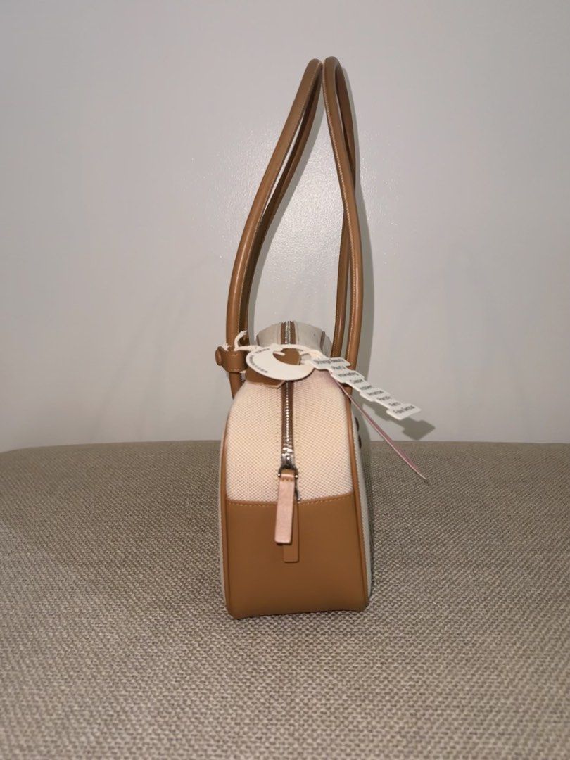Muva East West Bag (Category: Luxury Bags & Wallets) located in Makati City. Submitted by shopmycloset106 (Listing ID 1423032736, Image 2). Description: Muva Canvass East West Bag Made with genuine cowhide leather Complete with tags and dust bag Used 2x only Bought for PhP6,500 from Bangkok Selling low at PhP4,000.