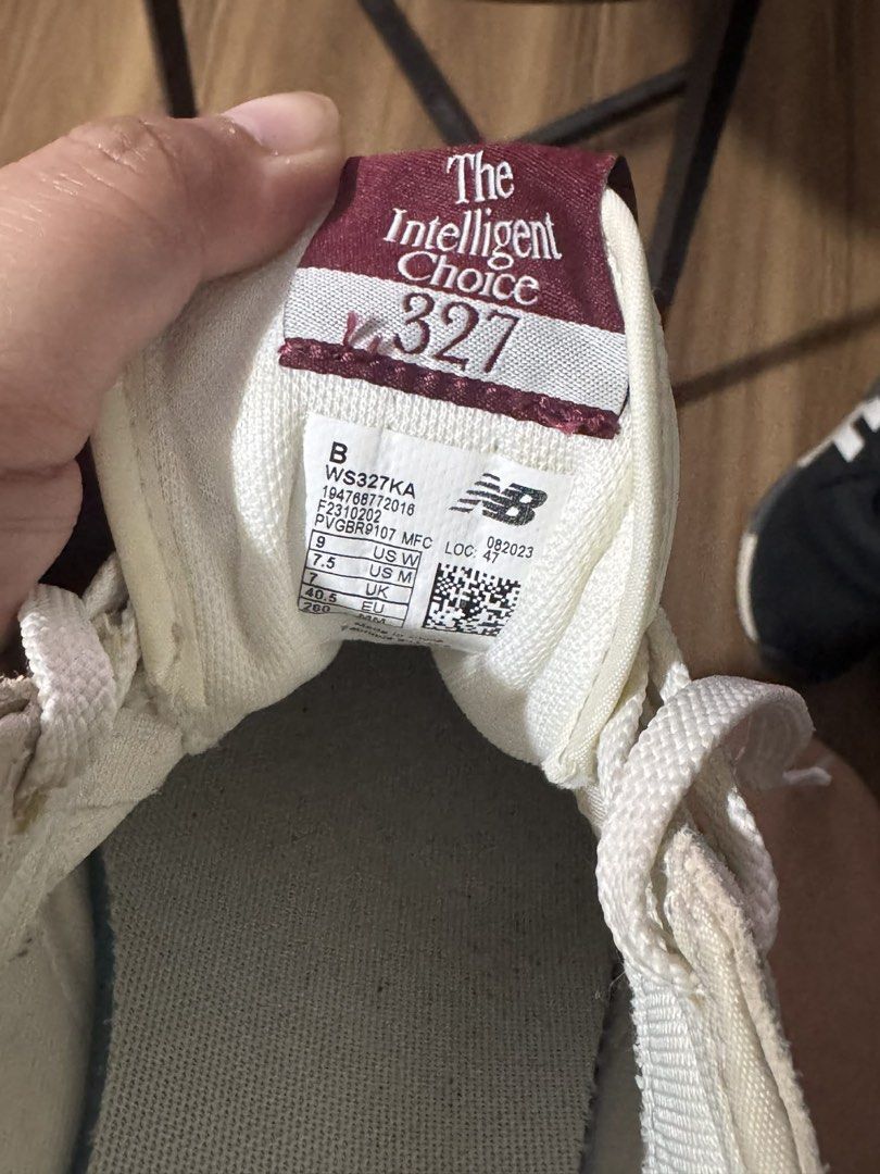 New Balance 327 Sneakers (Category: Sneakers) located in Caloocan City. Submitted by allensumag62992 (Listing ID 1423024843, Image 3). Description: .