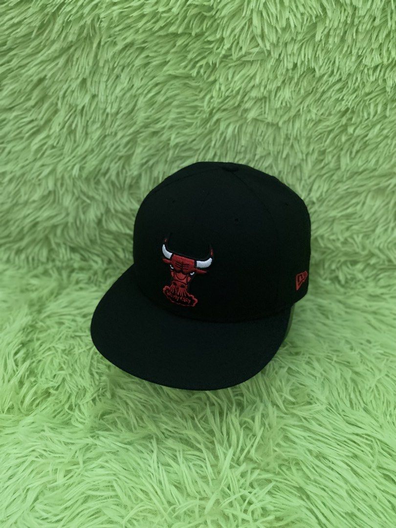 New Era Chicago Bulls 59FIFTY Cap (Category: Caps & Hats) located in Makati City. Submitted by cap_garden (Listing ID 1422948328, Image 2). Description: Brand : New Era 59fifty Style : Fitted Color : Black Materials : Wool Size : 7 1/2 Price : ₱1,600 Condition : Excellent Issue : None Location: Bel Air Makati Mop: Gcash Only (NO COD / COP) Shipping: LBC / J&T / Lalamove No Return / No Exchange.