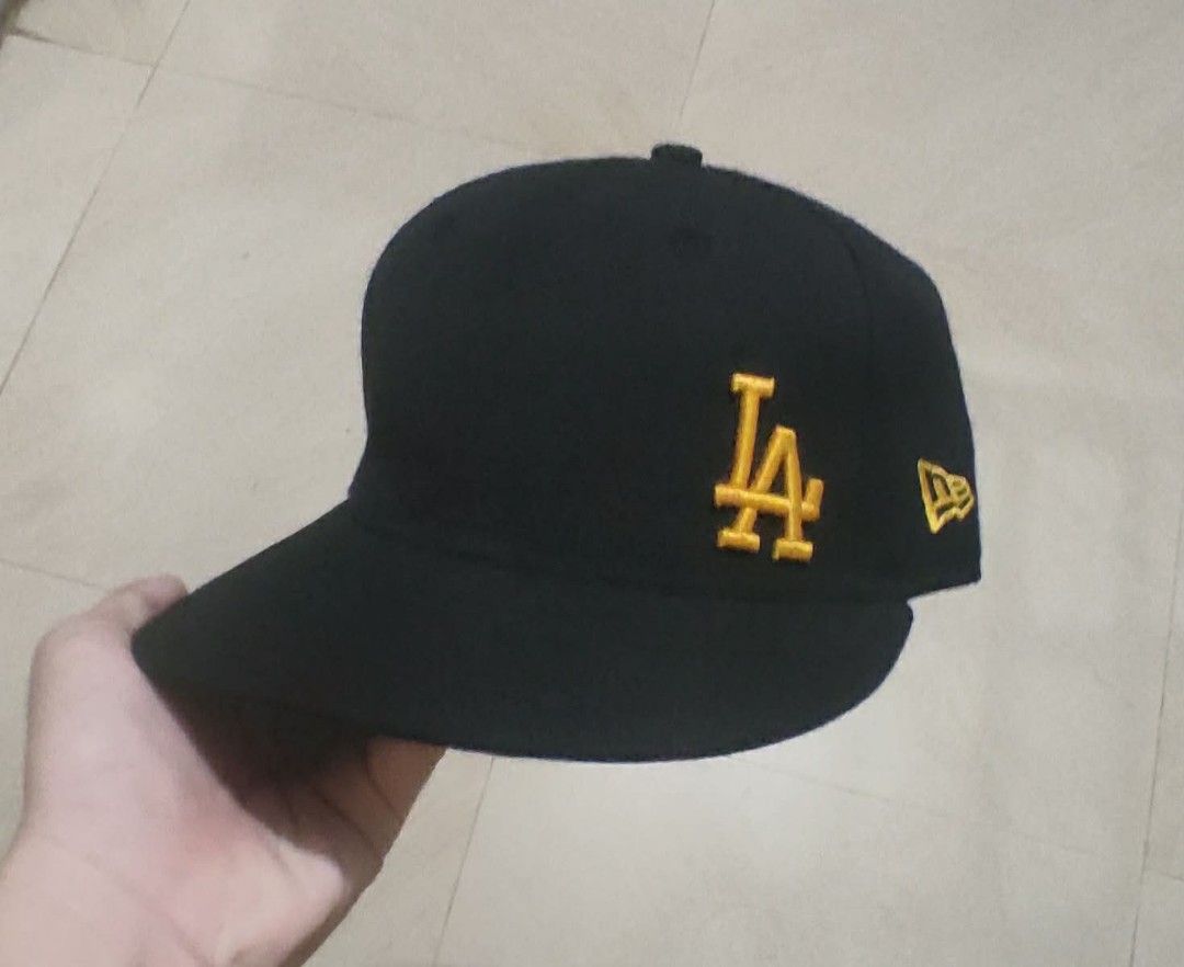 New Era LA Dodgers Cap - Kids (Category: Caps & Hats) located in Pasig City. Submitted by paxian_bedsheets_777 (Listing ID 1422908269, Image 1). Description: - Authentic New Era 59Fifty cap - Features the LA Dodgers logo - Color: Black cap with yellow embroidered logo - Size: 6 7/8 (54.9cm) - Made in China - Includes New Era logo on the side - 100% genuine merchandise FLAWS: tiny hall sa brim, super tiny , not noticable selling for only P400.