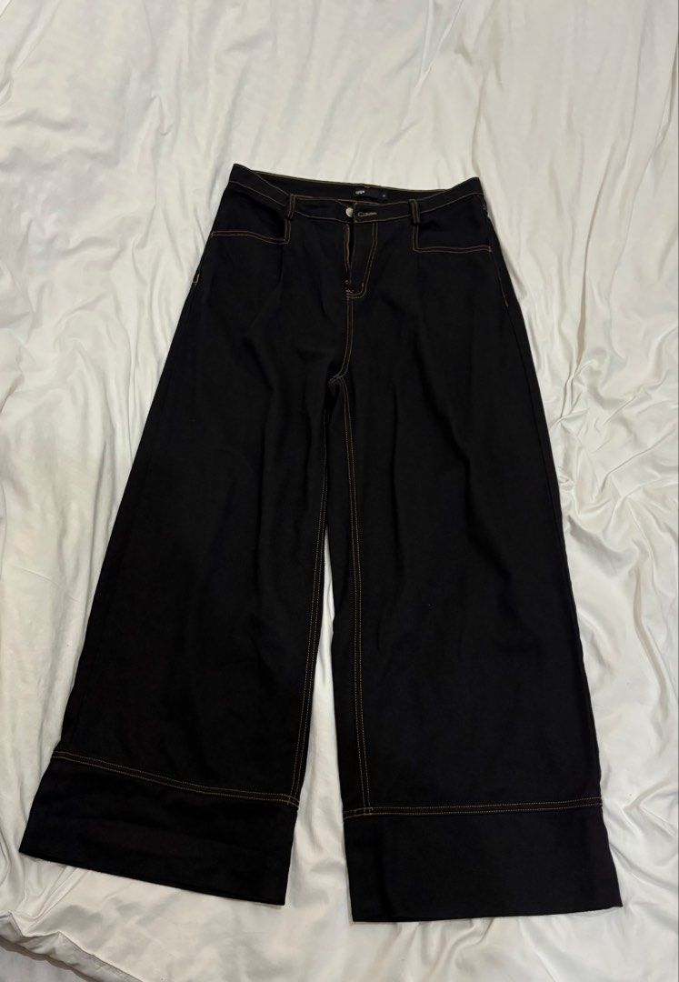 Oxygen wide leg black denim jeans (Category: Other Bottoms) located in Alangalang. Submitted by byeeestuff (Listing ID 1423053754, Image 1). Description: 30-32” waistline.