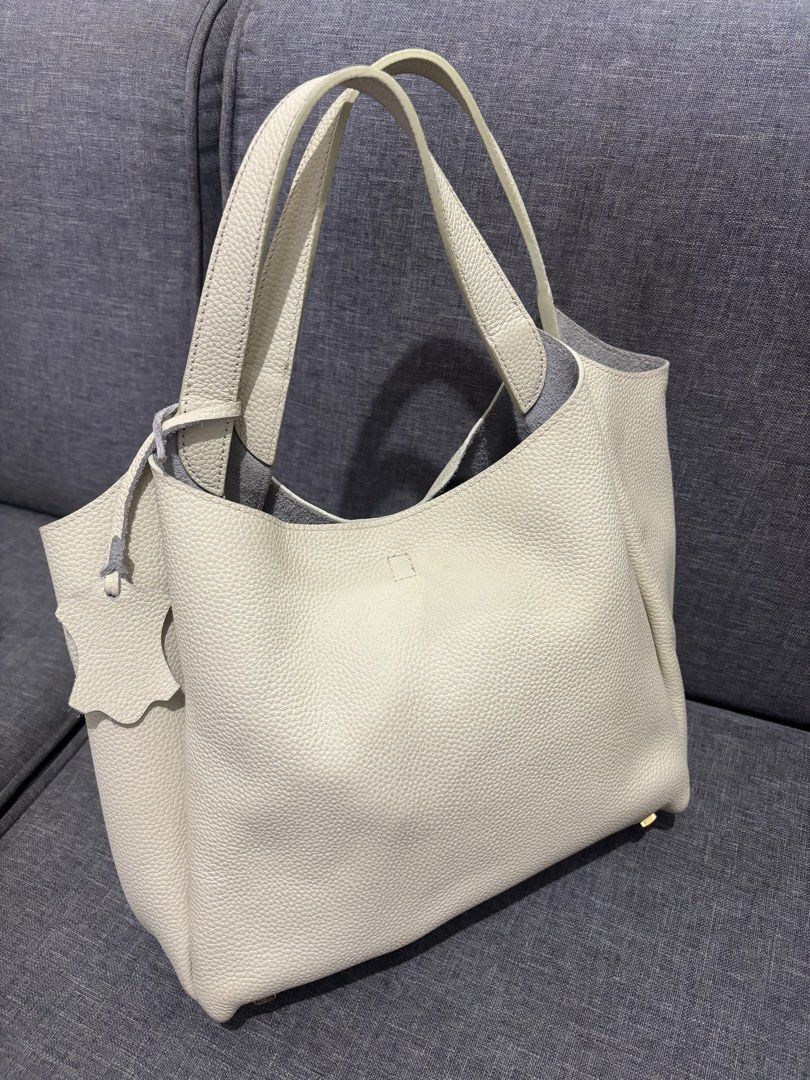 Par Leather Pia bag in Mushroom (Category: Tote Bags) located in Makati City. Submitted by mailugh (Listing ID 1422920251, Image 1). Description: Barely used No discoloration or issues Minor scuff which comes with use and is not noticeable Genuine leather Retails for 9,100 PHP I believe this color is not sold anymore Last price posted :) RFS: Decluttering Can do meetups in Makati CBD on weekends Shipping care of buyer: Grab/Lalamove MOP: GCash, U