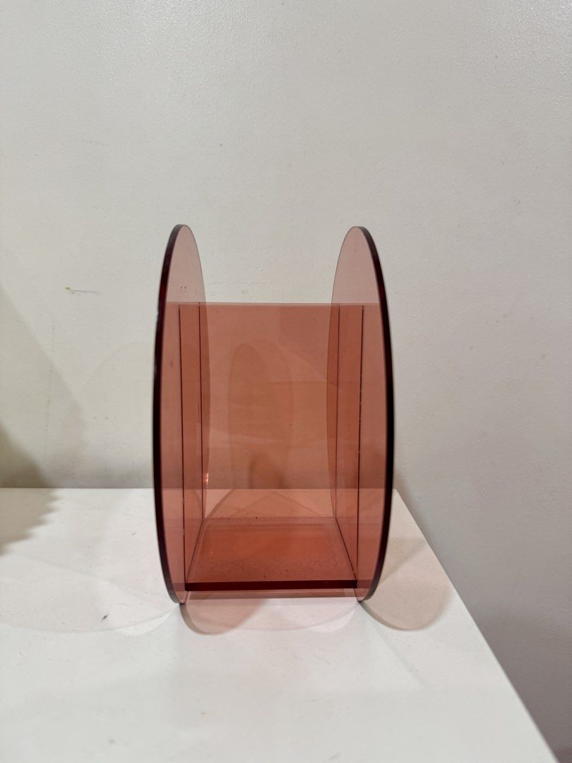 Pink Acrylic Vase (Category: Vases & Decorative Bowls) located in Manila. Submitted by declutterkween14 (Listing ID 1422966136, Image 2). Description: .