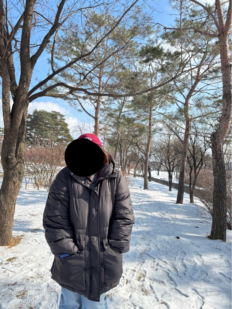 *Preloved* H&M Oversized Black Puffer Jacket with Hood (Category: Coats, Jackets and Outerwear) located in Makati City. Submitted by closetwanders (Listing ID 1422973989, Image 2). Description: - Black oversized puffer jacket - Features a hood and pockets - Provides warmth and insulation - Suitable for cold weather - Classic, simple design.