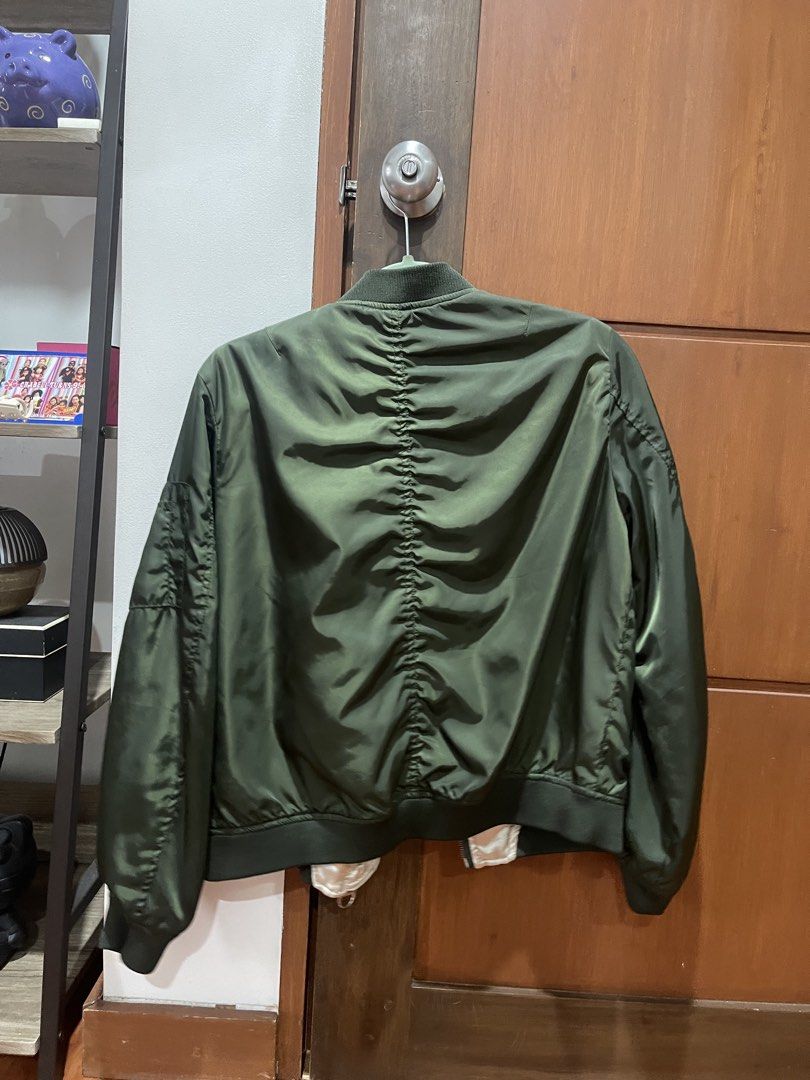 Pull&Bear Bomber Jacket - Green (Category: Coats, Jackets and Outerwear) located in Cainta. Submitted by engelerrrr (Listing ID 1422967230, Image 3). Description: - Pull&Bear bomber jacket - Size: L - Color: Green - Features: Ribbed collar, cuffs, and hem; zip closure; pockets - Made in Indonesia - Stylish and versatile - Perfect for layering.