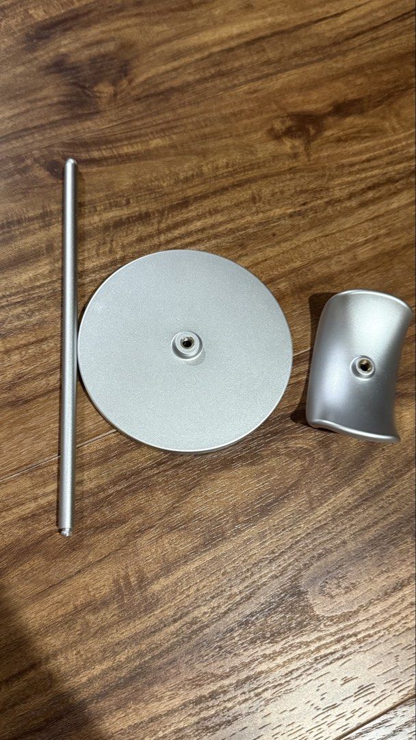 Silver Headphone Stand65671940786178112