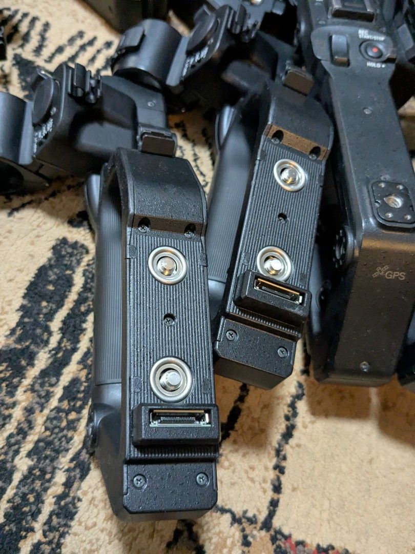 Sony PXW-FS5 XLR Top Grip Handle (Category: Video Cameras) located in Makati City. Submitted by thepatentedmill.ph (Listing ID 1423008069, Image 3). Description: - Sony PXW-FS5 XLR Top Grip Handle - Good Condition - for Sony FS5 Video Cameras - 9/10 Overall Cosmetics - Price: 2,000.00 / Each - Open for Take All Offer RFS: Decluttering.