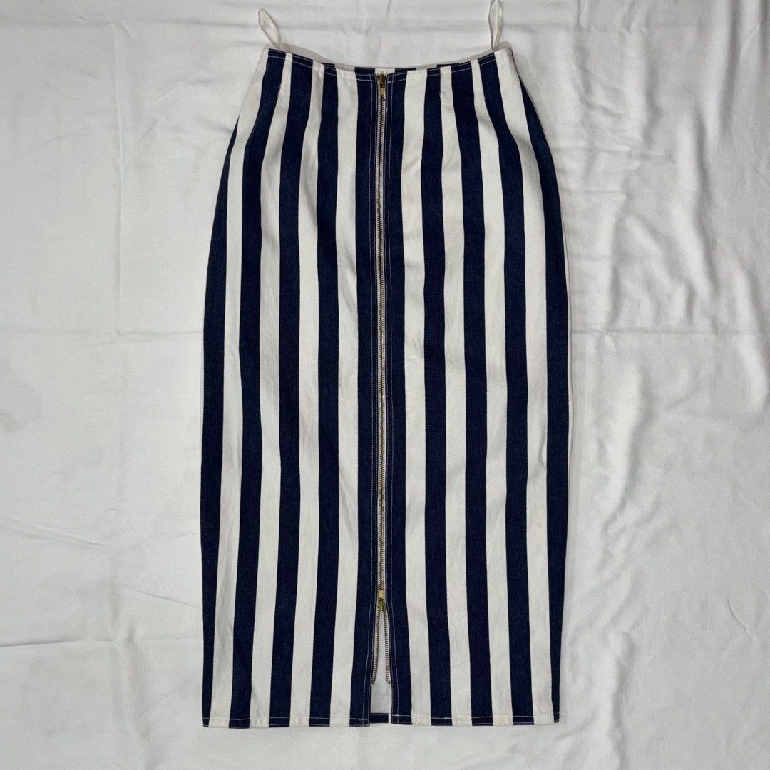 Striped Pencil Skirt (Category: Skirts) located in Iriga City. Submitted by cuffph (Listing ID 1422947971, Image 1). Description: - color may not be as vibrant - with front zippers message me for any inquiries ☺️ 🪙 mop: gcash/bdo 🛶 mod: lbc 🛖 loc: Iriga City, Camarines Sur.