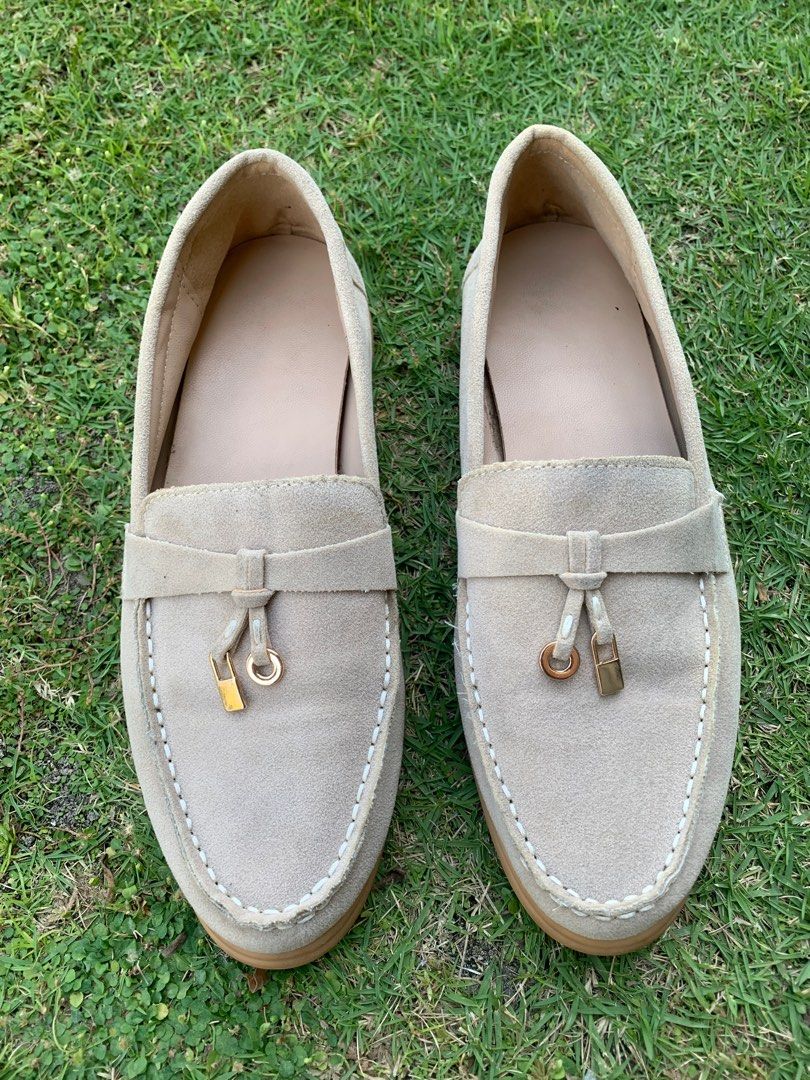 Suede Loafers - Beige (Category: Loafers) located in San Fernando. Submitted by balading (Listing ID 1422944796, Image 1). Description: - Beige suede loafers - Size: 23.5 - Slip-on style - Features decorative accents - Rounded toe - Rubber sole .