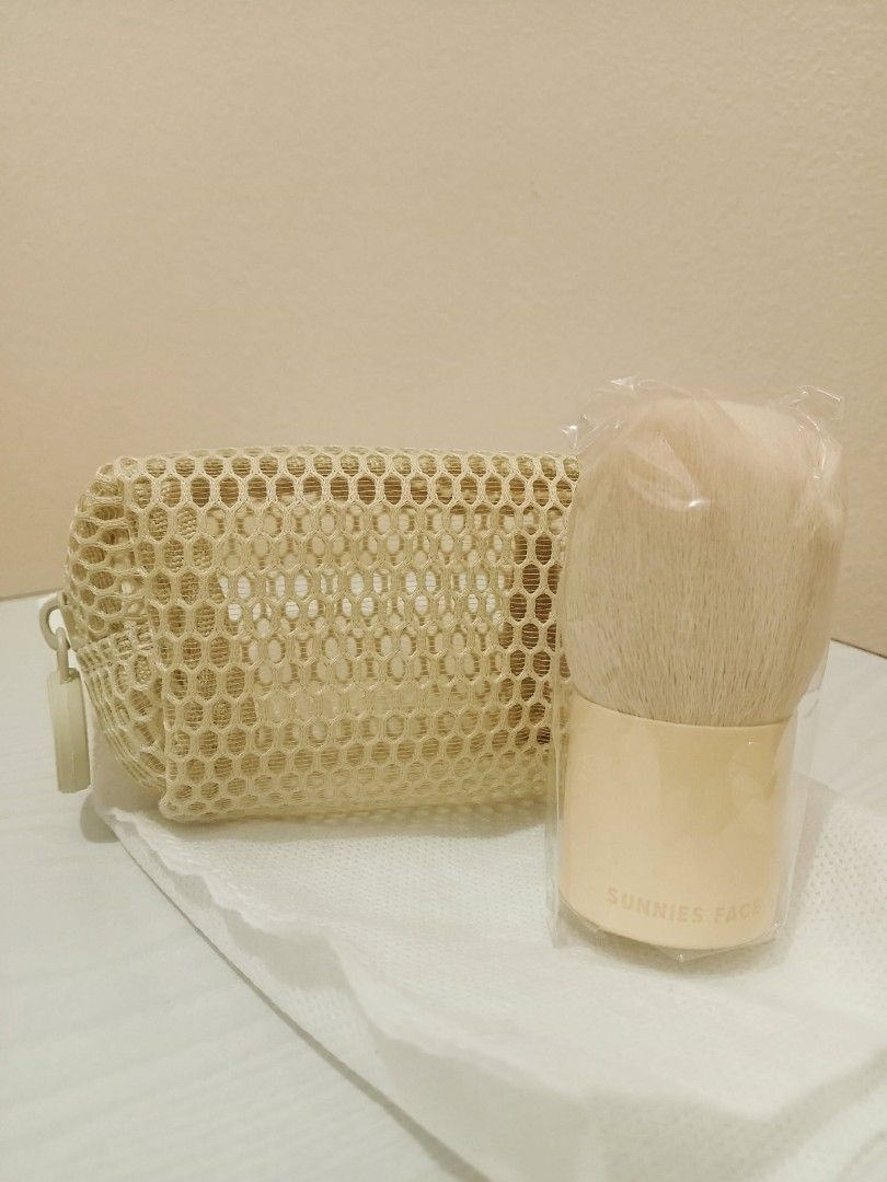 Sunnies Face buffing brush (Category: Makeup) located in Cavite. Submitted by midnightbloom20 (Listing ID 1422985452, Image 1). Description: .