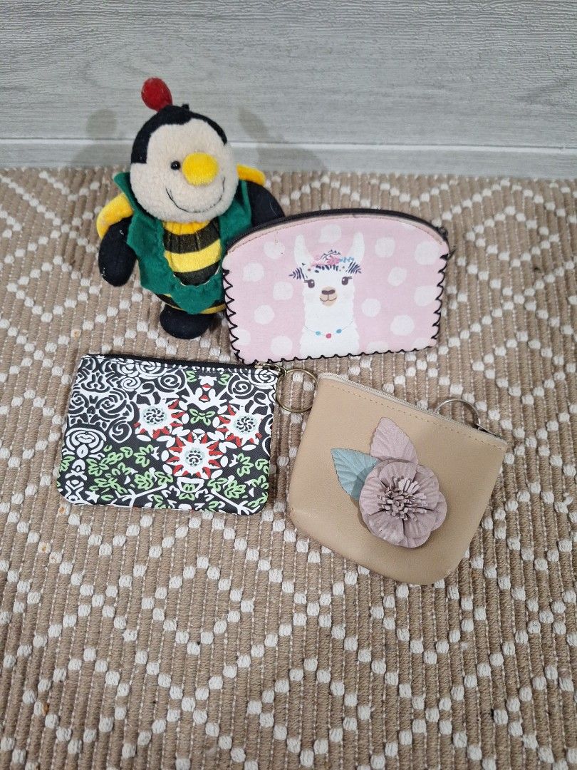 Take All Assorted Coin Purse (Category: Purses & Pouches) located in Naga. Submitted by bellebargainbox (Listing ID 1423080333, Image 1). Description: 3 for 100 lightly used coin purse.