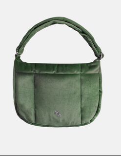 (Category: ) located in . Submitted by shoppingplus (Listing ID 1422945232, Image 1). Description: .