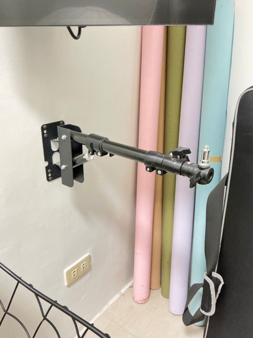 Triangle Wall Mounting Boom Arm (Category: Lighting & Studio Equipment) located in Manila. Submitted by jeydeeclutters_ (Listing ID 1423024296, Image 2). Description: - no issues, good as new - used it for 10mos only - buyer may arrange own courier but i can help u - sf will be shouldered by the buyer RFS: moving out 📍Valenzuela City.