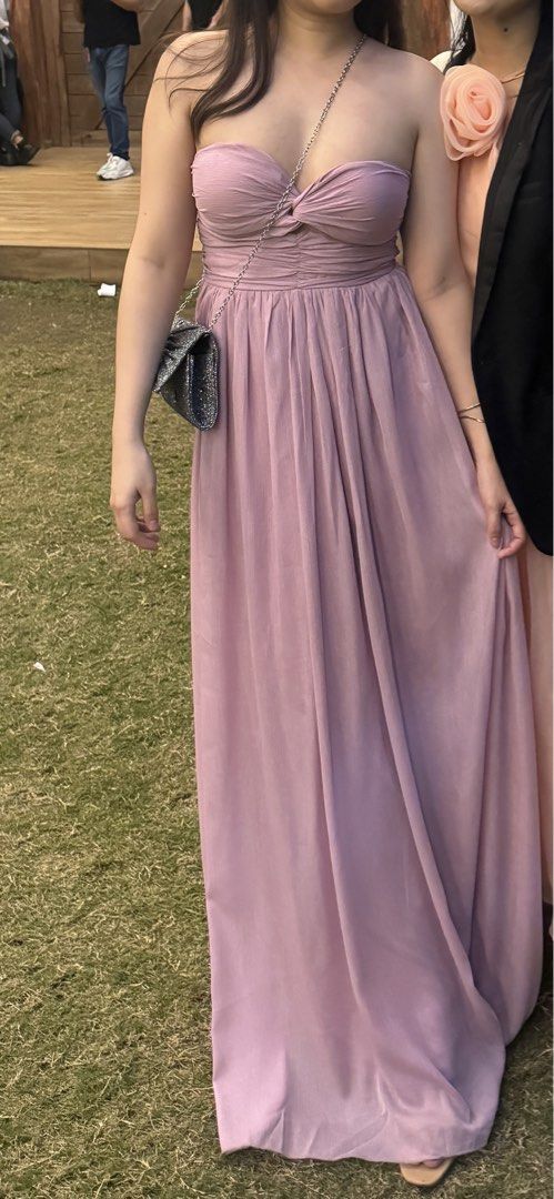 Tube/strapless evening dress (Category: Evening dresses & gowns) located in San Pedro. Submitted by graeeee (Listing ID 1417273073, Image 2). Description: -bought for 1500 -worn once -fit so nice!! -color:lilac .