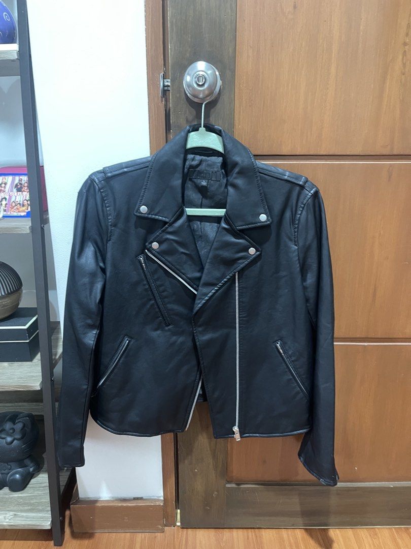 Uniqlo Black Faux Leather Jacket (Category: Coats, Jackets and Outerwear) located in Cainta. Submitted by engelerrrr (Listing ID 1422967683, Image 1). Description: .