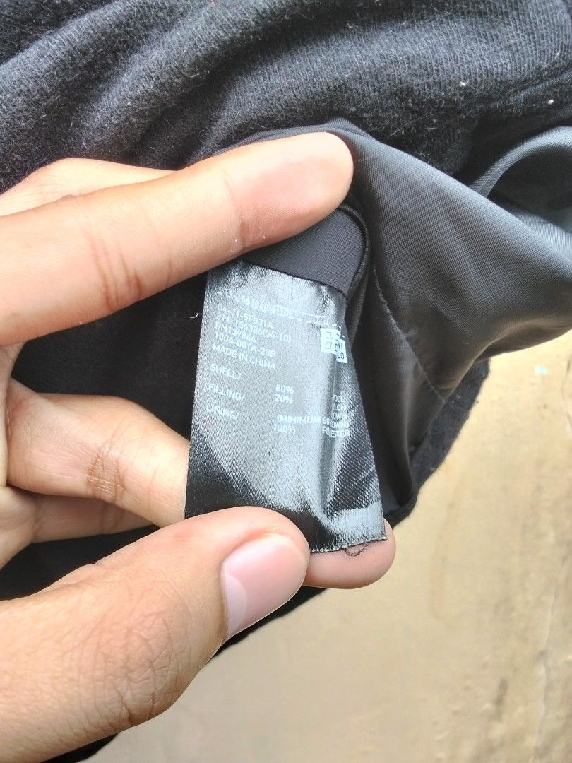 Uniqlo Padded Vest - XL (Category: Vests) located in Quezon. Submitted by thrift.21 (Listing ID 1423027108, Image 3). Description: - Uniqlo padded vest is in black - Dimes: 24x28 - The vest is size XL - Made in China .