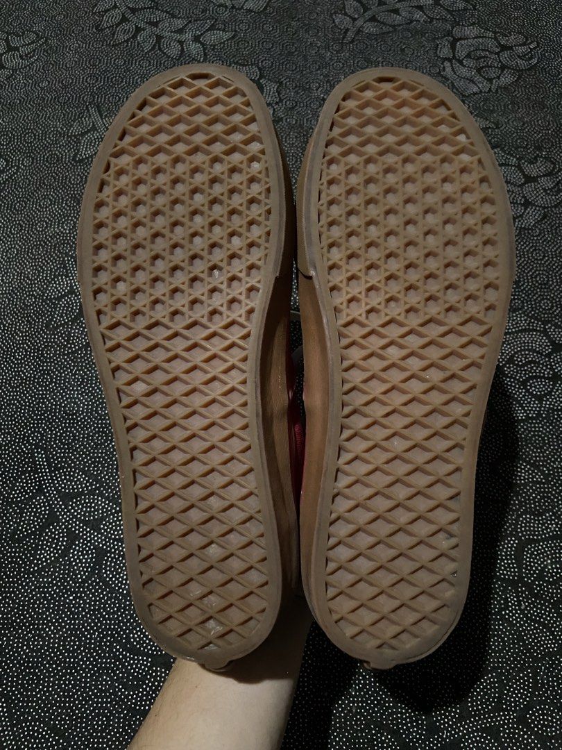 Vans Authentic Red Gumsole🔥 (Category: Sneakers) located in Liloan. Submitted by kjsneaks (Listing ID 1422943789, Image 3). Description: WTS‼️ Size 10 men, 28cm Authentic💯 Excellent as new condition No draggings Can do shipping nationwide Dm.