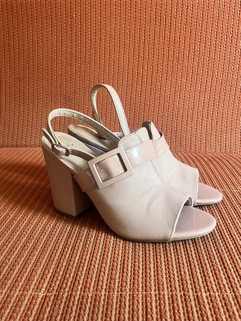 viamarte heels (Category: Heels) located in Tacloban City. Submitted by pauuquin (Listing ID 1419741021, Image 2). Description: RFS: decluttering. Item is still in a good condition, never been used. 100% authentic. (Bought in Kuwait) This is my last price for this item. payment first. PM me for more photos. Payment is thru gcash only. Sf shouldered by buyer..
