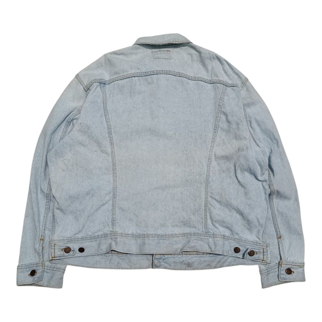 Vintage 90s Lee denim jacket (Category: Coats, Jackets and Outerwear) located in Baguio. Submitted by used_clothing2600 (Listing ID 1422934257, Image 2). Description: Vintage 90s Lee denim jacket Made in USA Verygood condition Signs of usage Size XL Measurements Pit to pit 27 Length 26.5 Shoulders 21 Sleeve length 25 1,680 php.
