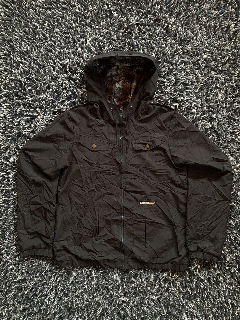 Volcom Scout Gorpcore Jacket (Category: Coats, Jackets and Outerwear) located in Bais. Submitted by chico_browse (Listing ID 1422949084, Image 1). Description: W: 21 L: 26 (L on tags, Best fit M). Color rate: 9/10 Issue: None Overall Condition: Good as new (Needs wash) 📌 Item is straight from thrift so manage .