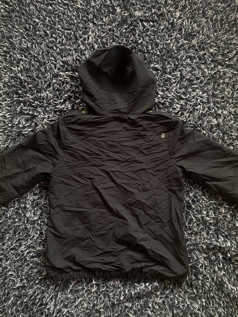 Volcom Scout Gorpcore Jacket (Category: Coats, Jackets and Outerwear) located in Bais. Submitted by chico_browse (Listing ID 1422949084, Image 2). Description: W: 21 L: 26 (L on tags, Best fit M). Color rate: 9/10 Issue: None Overall Condition: Good as new (Needs wash) 📌 Item is straight from thrift so manage .