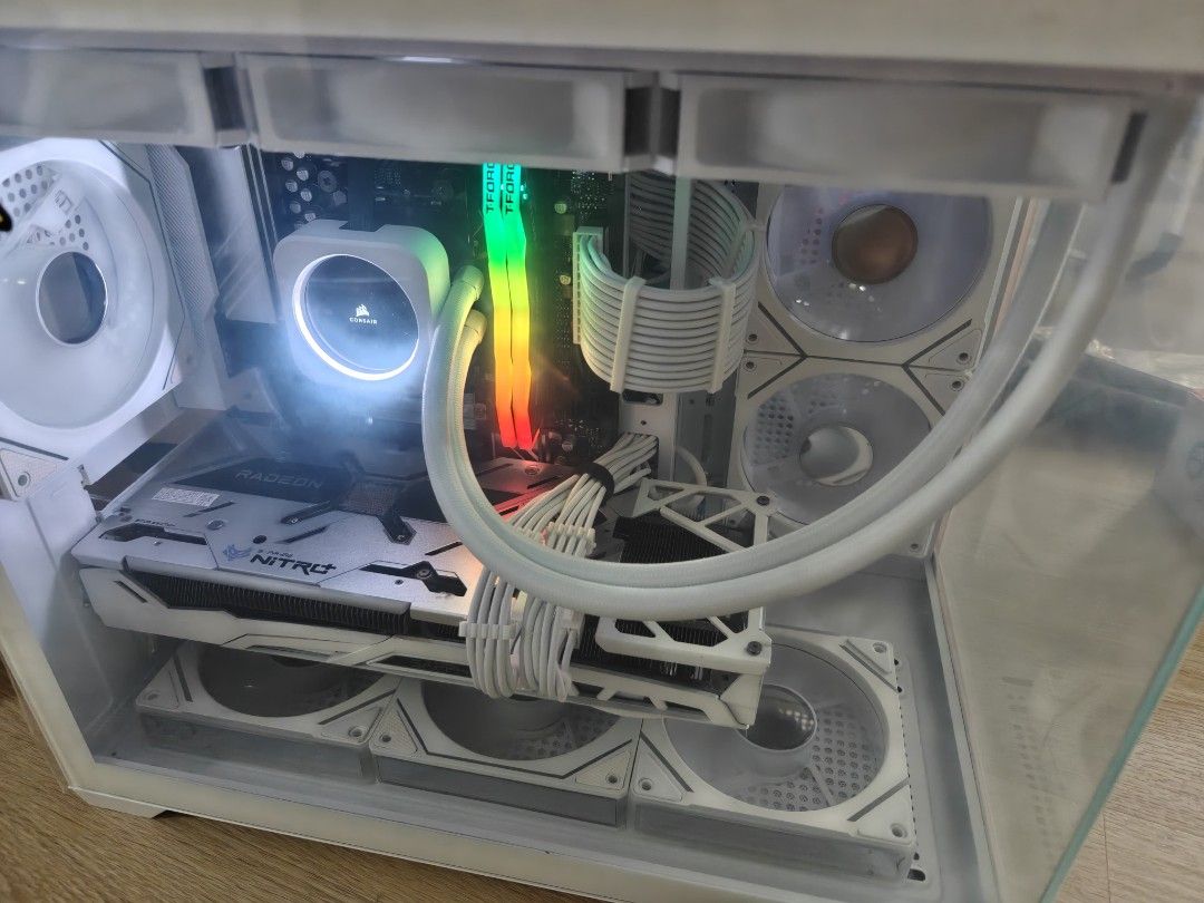 White Gaming PC 32GB DDR565604801995393113