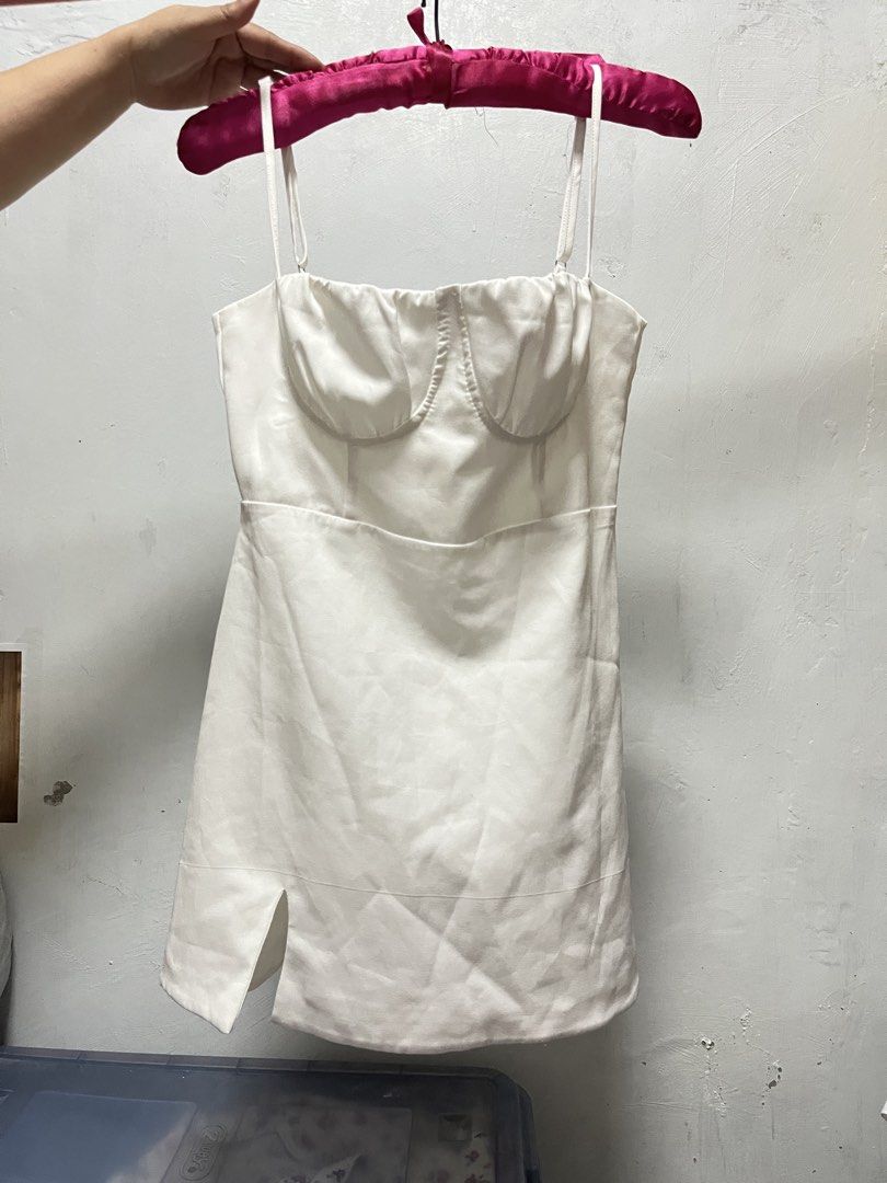 White Mini Dress with Slit (Category: Dresses) located in Manila. Submitted by declutter_w_sam (Listing ID 1423031607, Image 1). Description: - White mini dress - Bustier-style bodice - Spaghetti straps - Fitted silhouette - Side slit detail - Perfect for nights out or special occasions - Smooth, satin-like fabric.