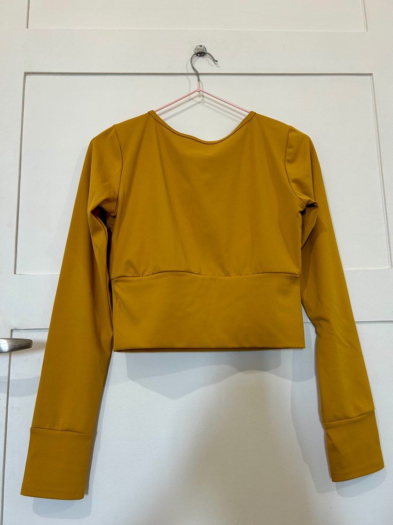 Yoga top active wear long sleeve (Category: Activewear) located in Quezon City. Submitted by curatedfindsy (Listing ID 1422968478, Image 2). Description: Yellow mustard In very good condition No padding - double lining only Small medium body frame Semi crop top .