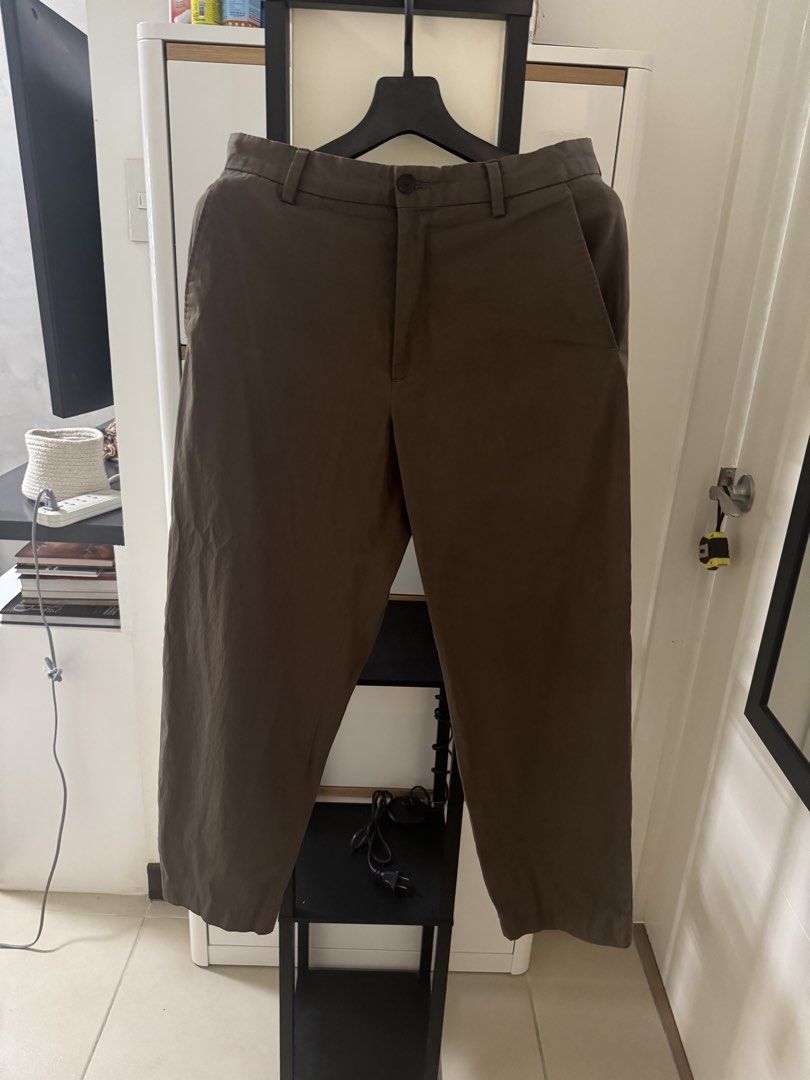 Zara Men’s Trousers, Dark Brown, size 30” (Category: Trousers) located in Pasig City. Submitted by topbrandpursuits (Listing ID 1422987842, Image 1). Description: - Zara brown trousers - Button and zipper closure - Two front and two back pockets - Solid brown color - Made in Morocco - Size: EUR 38, USA 30, MEX 30.