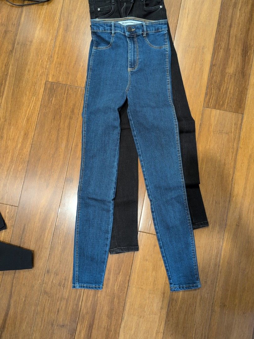 Zara, Stradivarius Jeans Bundle (Category: Jeans) located in Manila. Submitted by csisters3 (Listing ID 1422974196, Image 3). Description: - Bundle includes three pants: - Dark wash denim (Zara) - Black denim - Black pants (Stradivarius) - All pants feature button and zipper closures. - Likely skinny fit..