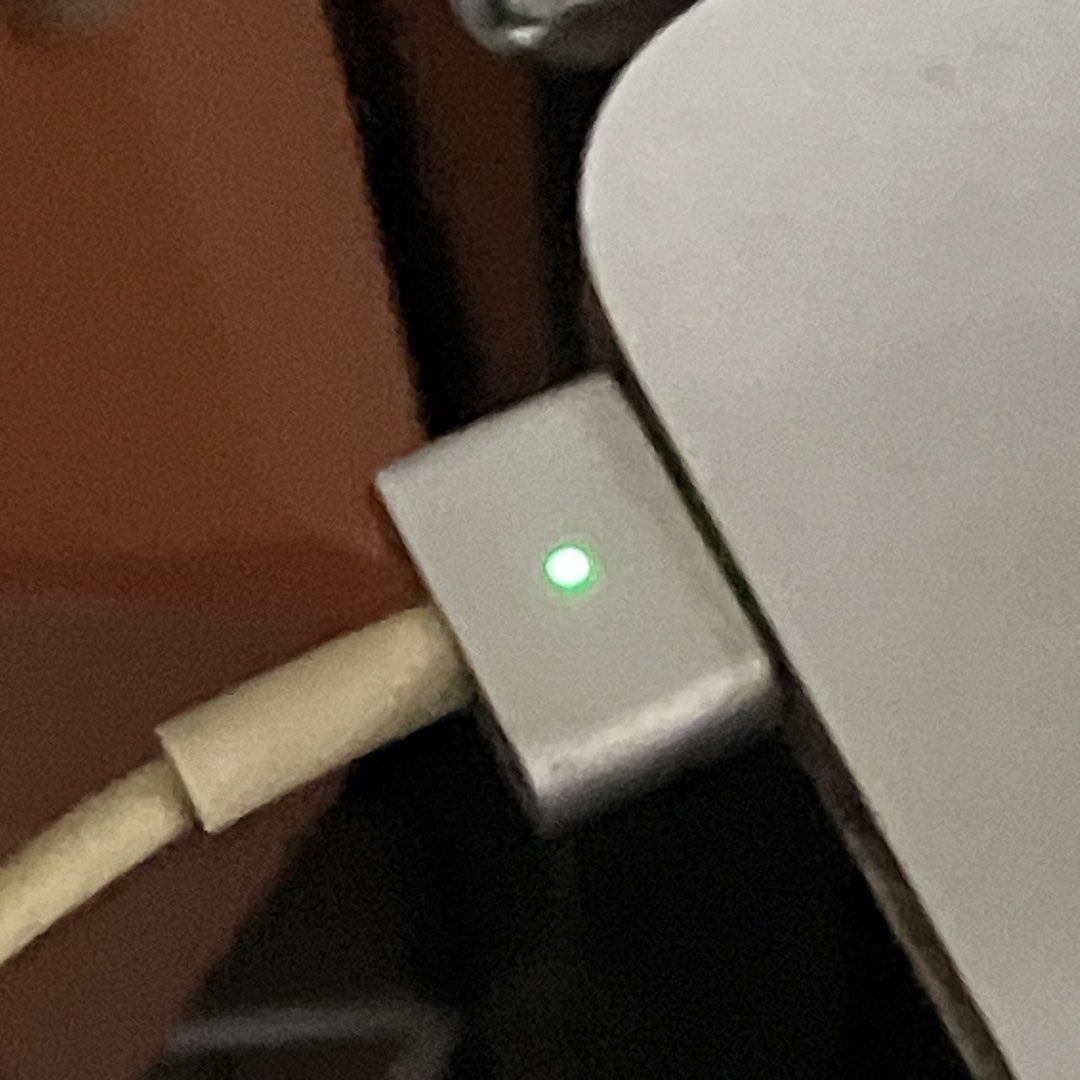 Apple 45W MagSafe 2 Power Adapter406056334452346884
