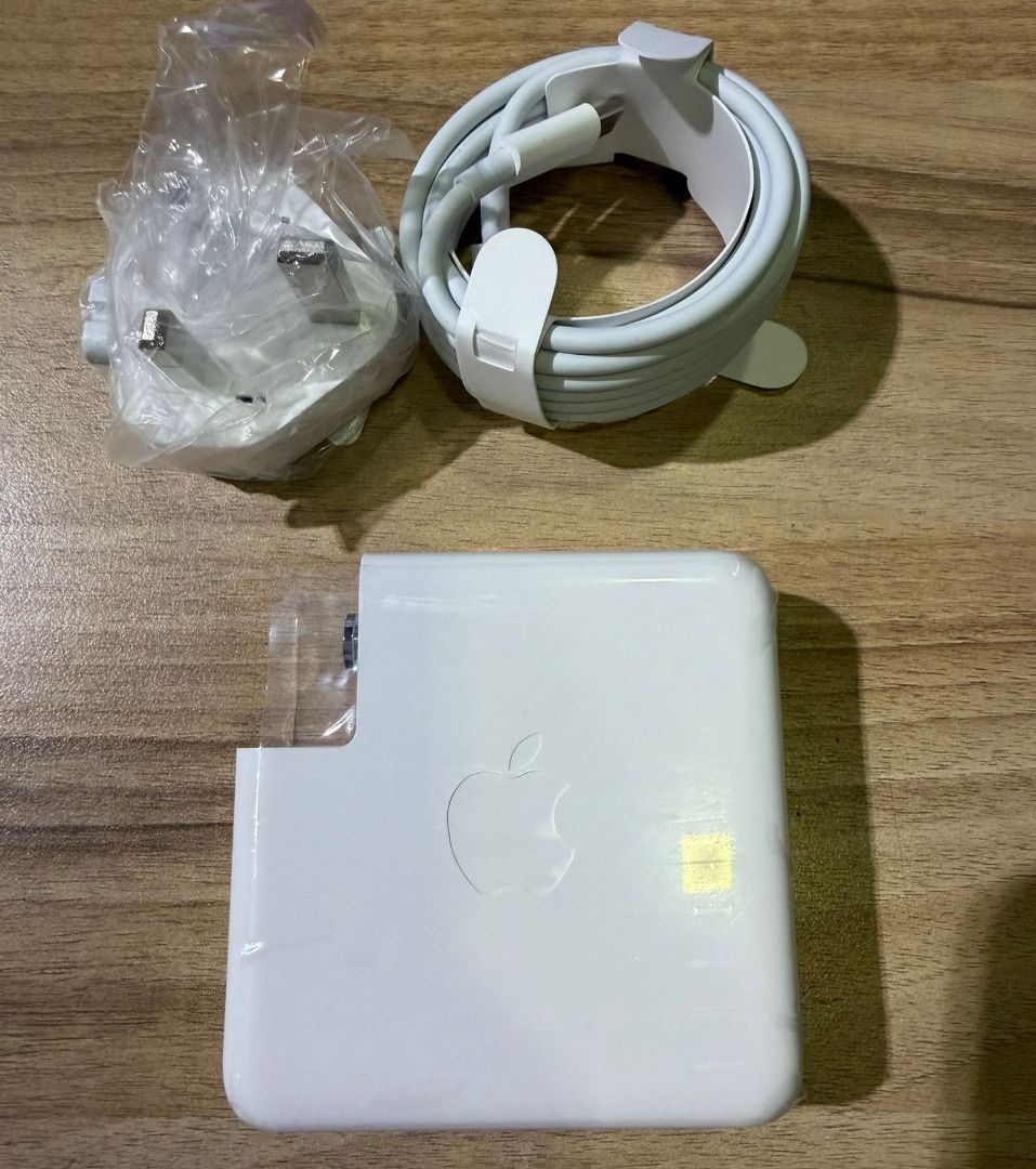 Apple 61W USB-C Power Adapter406064198489231360