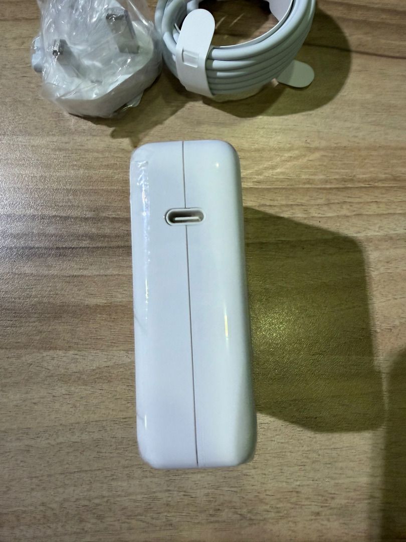 Apple 61W USB-C Power Adapter406064198489231362