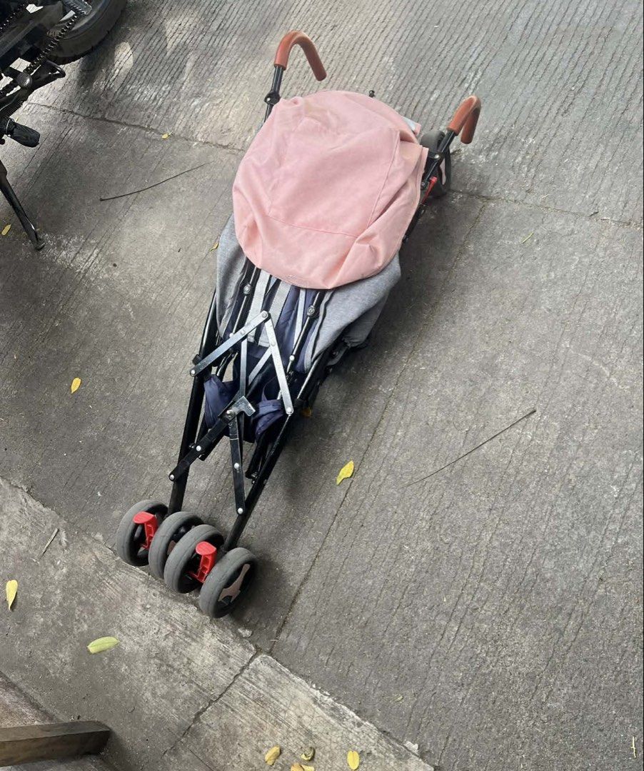 Baby Stroller (Category: Strollers) located in Quezon City. Submitted by pettycollection (Listing ID 1423225005, Image 3). Description: Needs wash bago gamitin ni baby nyo for safety na rin..