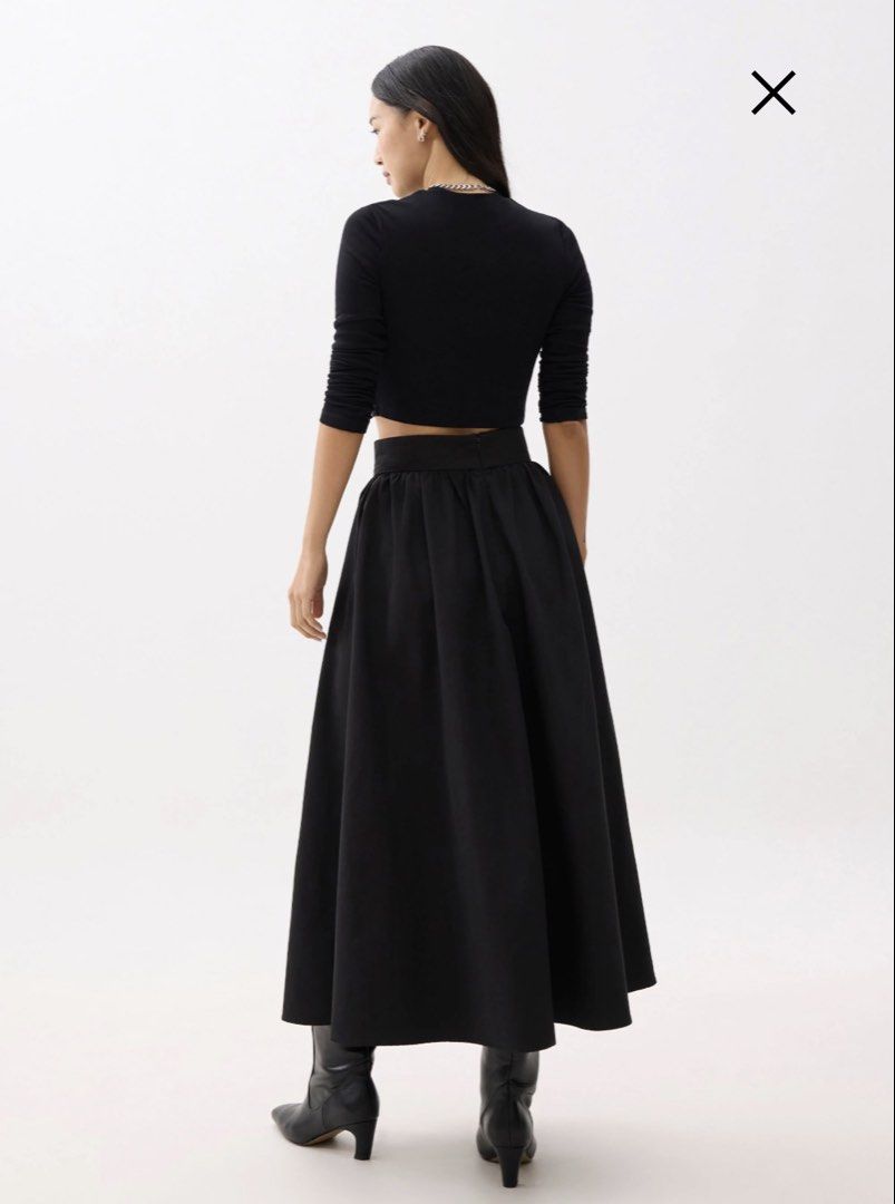 Black Slit Maxi Skirt XS (Category: Skirts) located in Cebu City. Submitted by nemesis13 (Listing ID 1423144932, Image 2). Description: - Black maxi skirt - High-waisted with side slit - Size: XS - Waist: 61-65cm - Hips: 86-90cm - Features two pockets - Solid, opaque fabric.