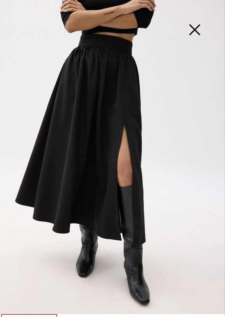 Black Slit Maxi Skirt XS (Category: Skirts) located in Cebu City. Submitted by nemesis13 (Listing ID 1423144932, Image 3). Description: - Black maxi skirt - High-waisted with side slit - Size: XS - Waist: 61-65cm - Hips: 86-90cm - Features two pockets - Solid, opaque fabric.