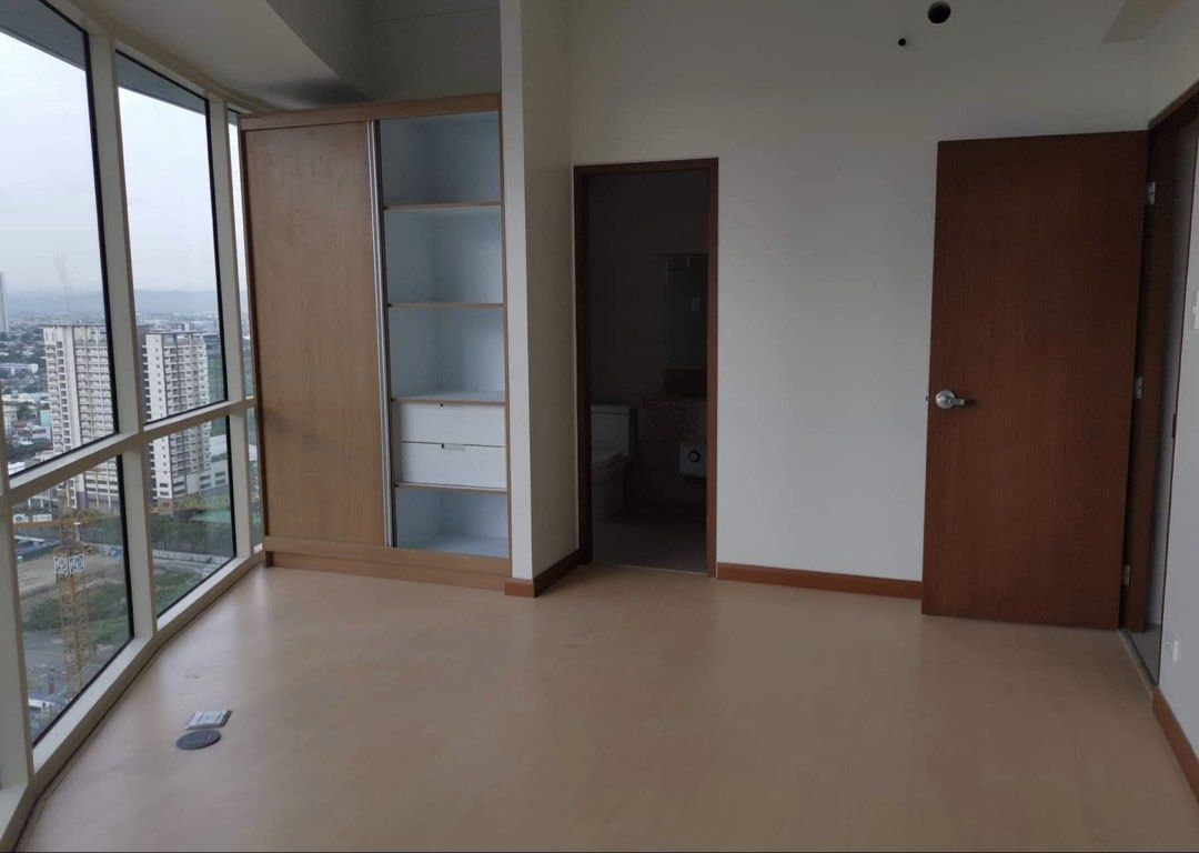 CENTRAL PARK WEST (Category: Apartments & Condos) located in Las Pinas. Submitted by donpatiu0926 (Listing ID 1423203046, Image 3). Description: 🚩For Sale: Condominium BGC🚩 🎈🎈🎈GOOD BUY 🎈🎈🎈 CENTRAL PARK WEST 36th St. Corner 7th Avenue, BGC, Taguig City Three bedroom converted to a Two Bedroom Unit 25th Floor Floor Area: 100 sqm With 1 Parking Space Finished Walking distance to Uptown Mall & Mitsokoshi Mall With Maids/Utility Area Inclusion