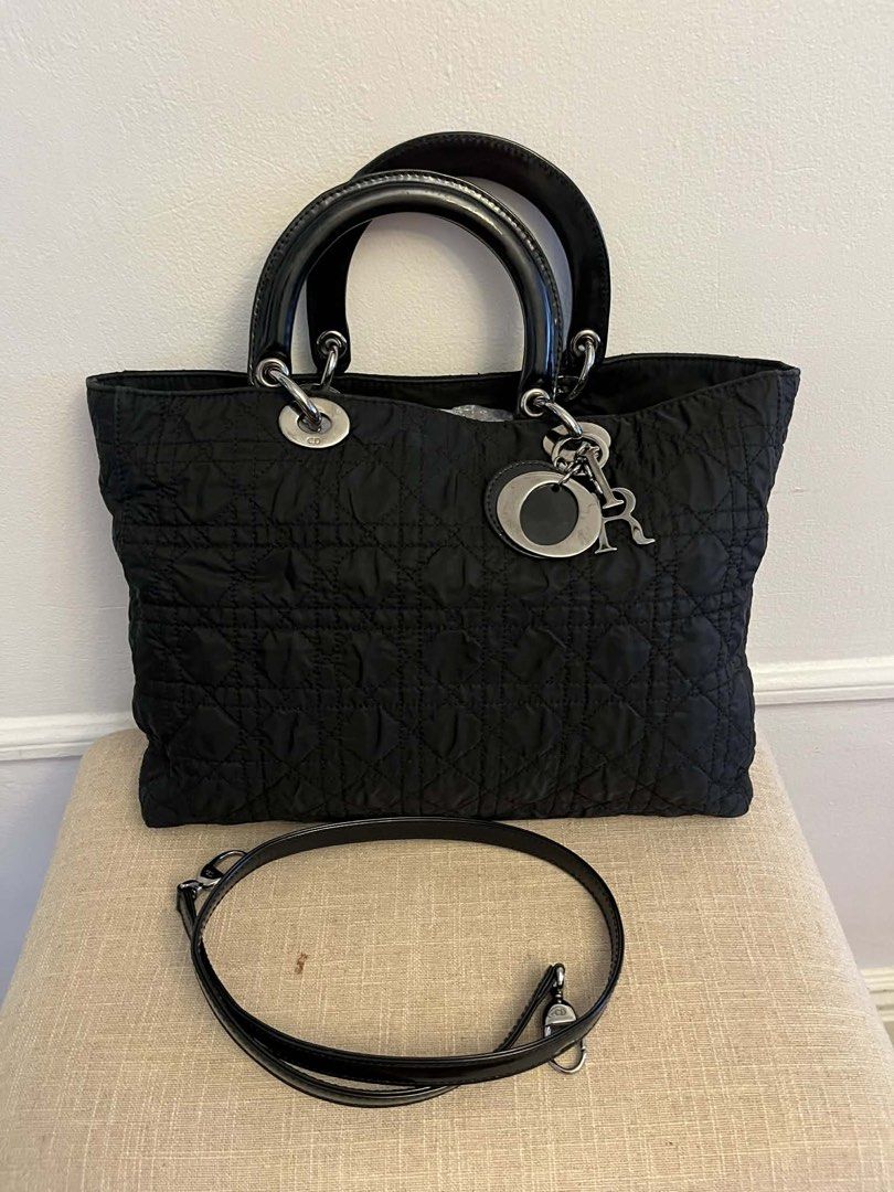 Chloe Marcie Handbag (Category: Luxury Bags & Wallets) located in Manila. Submitted by chantalsalonga (Listing ID 1423143952, Image 2). Description: .