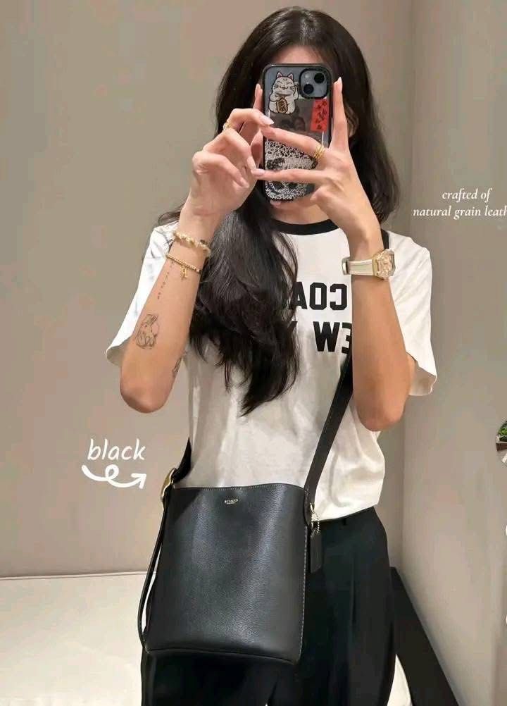 Cch Black Bucket Bag with Pouch (Category: Luxury Bags & Wallets) located in Manila. Submitted by vera.prudence (Listing ID 1423087414, Image 1). Description: ☘️ CCH Bleeker Bucket Bag Large 27cm (L) x 30cm (H) x 12cm (W) P2,200 Actual Photo Plus SF.