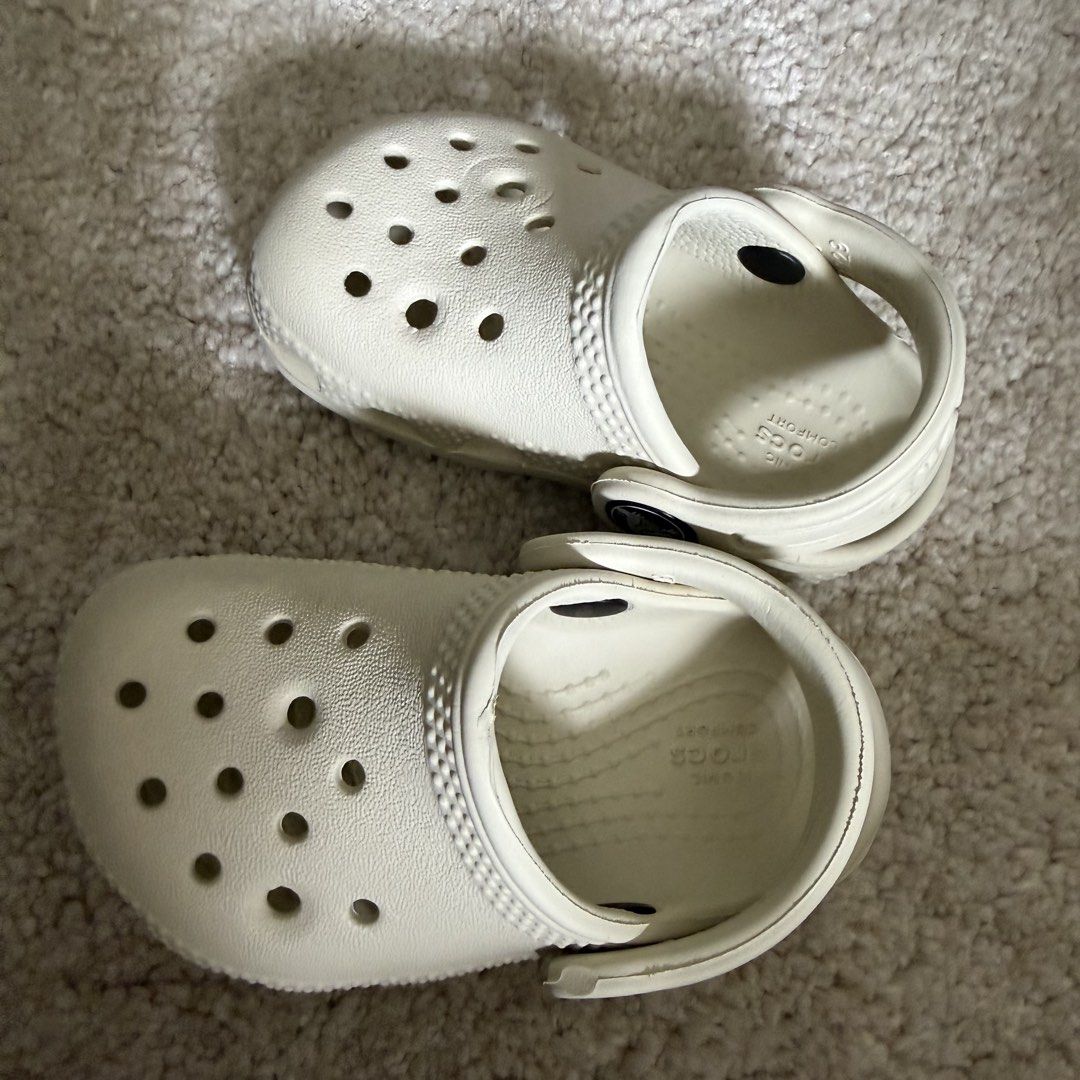 Crocs Toddlers Classic Clog (Category: Babies & Kids Fashion) located in Paranaque City. Submitted by rexaayvonne (Listing ID 1423224501, Image 1). Description: Original Crocs Toddlers Classic Clog Size: C4 11.5cm In very good condition! RFS: outgrown.
