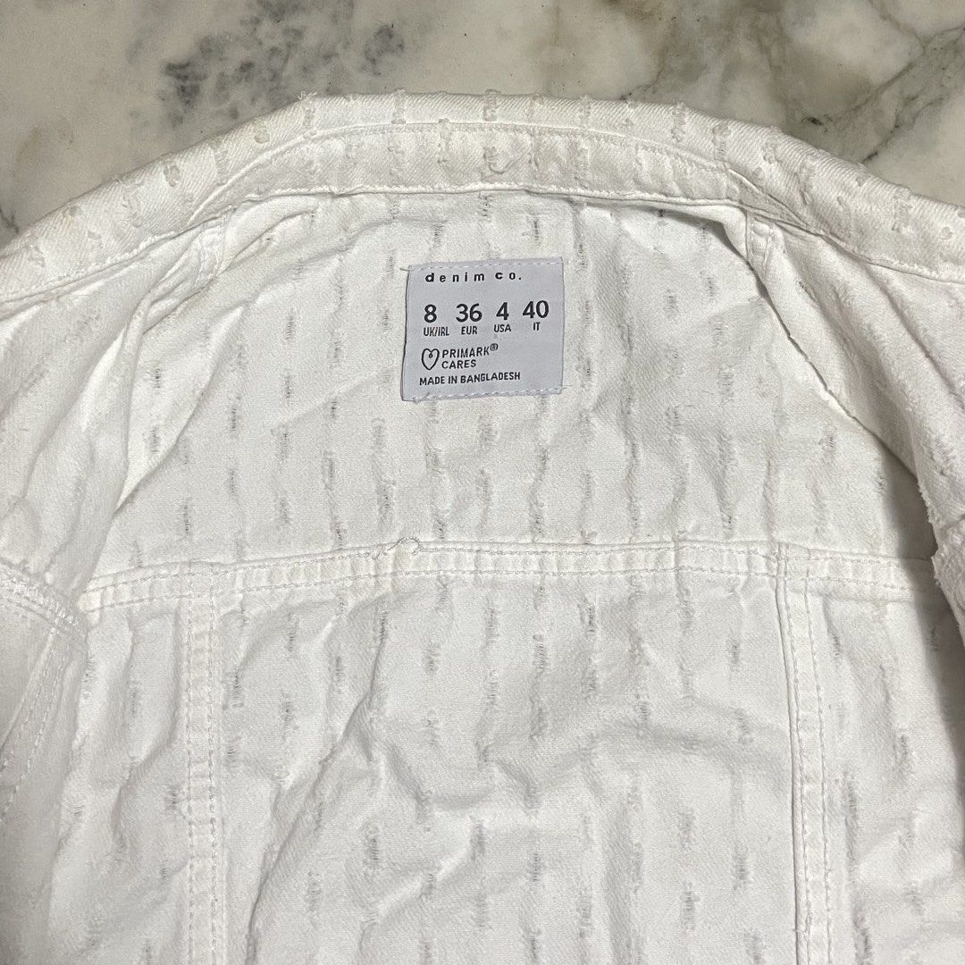 Denim White Vest (Category: Vests) located in Paranaque City. Submitted by babakaboosh (Listing ID 1423141371, Image 2). Description: .