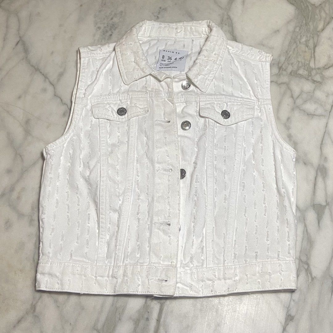 Denim White Vest (Category: Vests) located in Paranaque City. Submitted by babakaboosh (Listing ID 1423141371, Image 1). Description: .