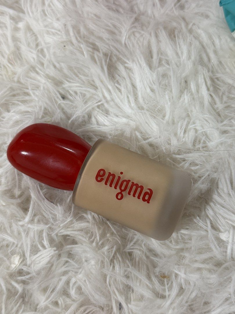 Enigma Foundation (Category: Makeup) located in Floridablanca. Submitted by shop.3m (Listing ID 1423088941, Image 2). Description: 2 PUMPS ONLY NOT SHADE KASE - Enigma Foundation - Light shade - Liquid foundation - Red cap, beige body - Red brand name print.