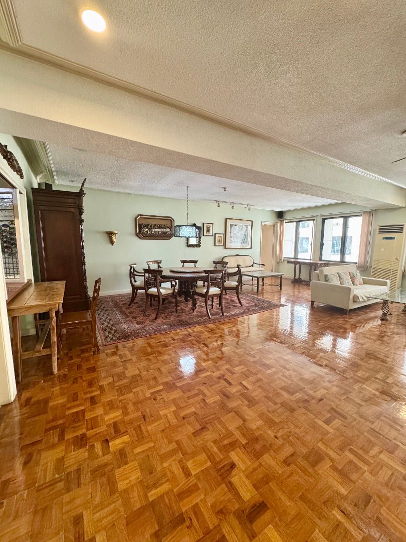 FOR SALE Renaissance 2000 Ortigas, Pasig (Category: Apartments & Condos) located in Taguig. Submitted by elisaleona (Listing ID 1423137669, Image 1). Description: Do you miss big spaces? Then this is the place for you! A very spacious and generous amount of 220 square meters in a condominium unit to make you feel like you don't need a whole house to live comfortably. Ortigas is a walking city to malls, hospitals, schools, and lots of restaurants!