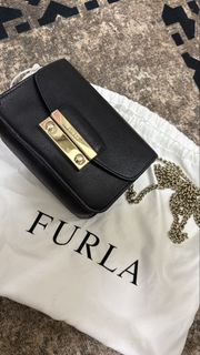 (Category: ) located in . Submitted by ellll.preloved (Listing ID 1423221913, Image 1). Description: .
