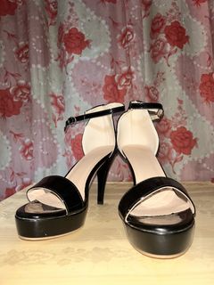 (Category: ) located in . Submitted by allforpreloved_3 (Listing ID 1423105946, Image 1). Description: .