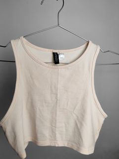 (Category: ) located in . Submitted by june.closet (Listing ID 1423183034, Image 1). Description: .