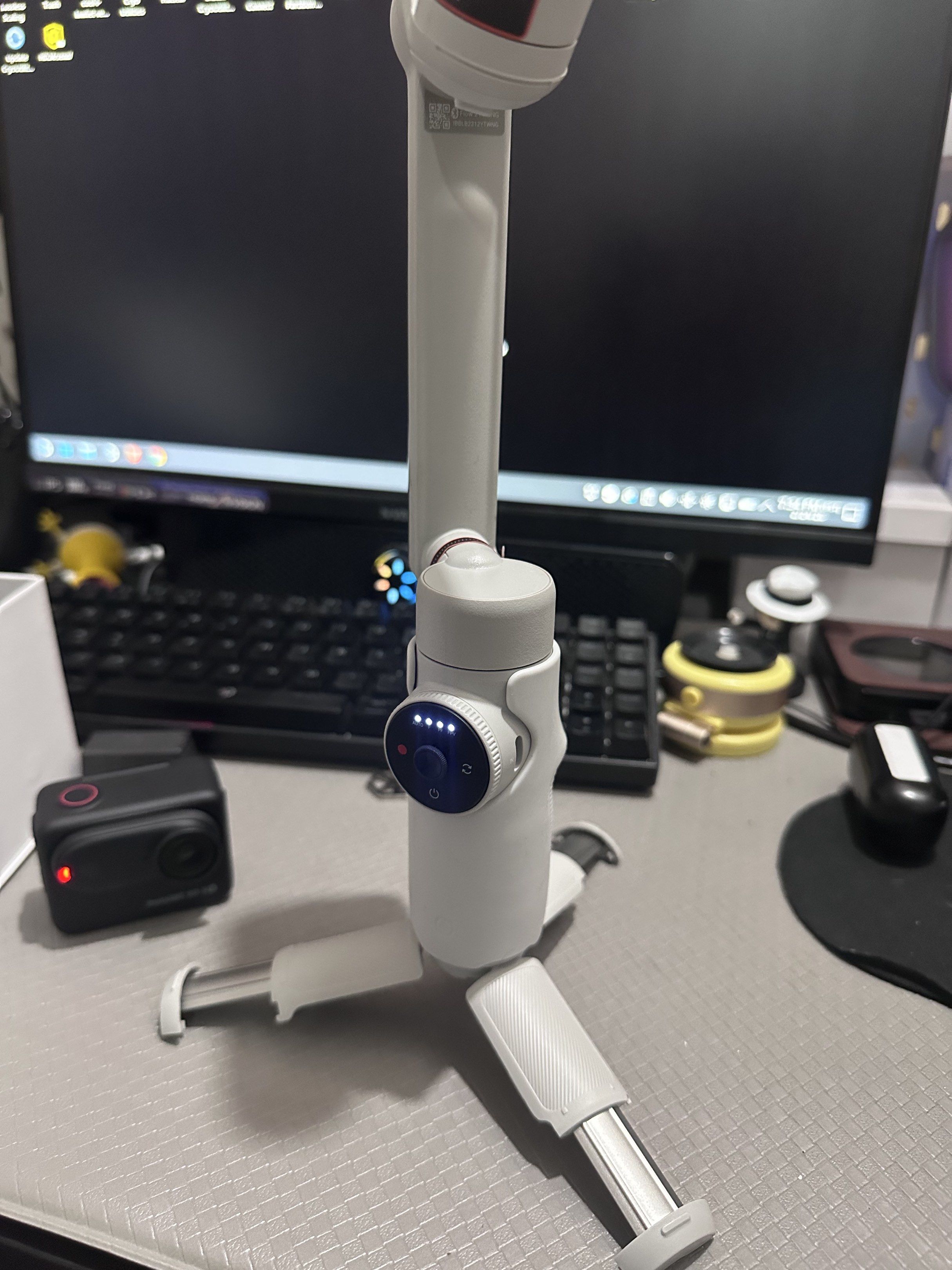 Insta360 Flow AI-Powered Smartphone Stabilizer (Category: Gimbals & Stabilizers ) located in Quezon City. Submitted by gelord89 (Listing ID 1423189972, Image 2). Description: No issue‼️ Used only when abroad ‼️ RFS : Upgrade to insta360 Go 3S Meet up Victoria Towers Starbucks Test to sawa. Deliver you carry fee 👌.