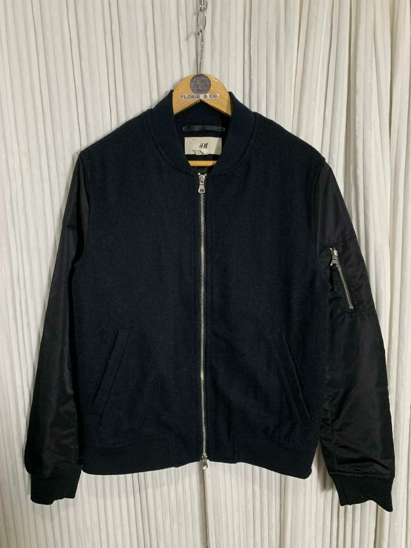 J717-H&M MEN'S WOOL BLEND PADDED BOMBER JACKET (Category: Coats, Jackets and Outerwear) located in Bauang. Submitted by wintercollectionfc (Listing ID 1423147051, Image 1). Description: ❗️𝘼𝙡𝙡 𝙙𝙚𝙩𝙖𝙞𝙡𝙨 𝙥𝙤𝙨𝙩𝙚𝙙❗️ ✨𝗛&𝗠 𝗠𝗘𝗡'𝗦 𝗪𝗢𝗢𝗟 𝗕𝗟𝗘𝗡𝗗 𝗣𝗔𝗗𝗗𝗘𝗗 𝗕𝗢𝗠𝗕𝗘𝗥 𝗝𝗔𝗖𝗞𝗘𝗧✨ ᴄᴏᴅᴇ: ᴊ717 𝐏𝐫𝐢𝐜𝐞: 𝟕𝟒𝟖+ 𝐒𝐅 ▪️ MEDIUM ▪️ Good as New ▪️ No Issues ▪️ W 21" x L 26" ▪️ BLACK 📍Location: LA UNION (New updated location) 📩DM